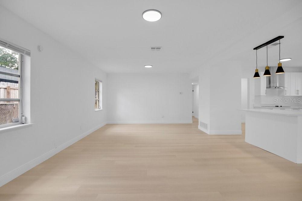 Image 15 of 41 For 1241 Manchester Road