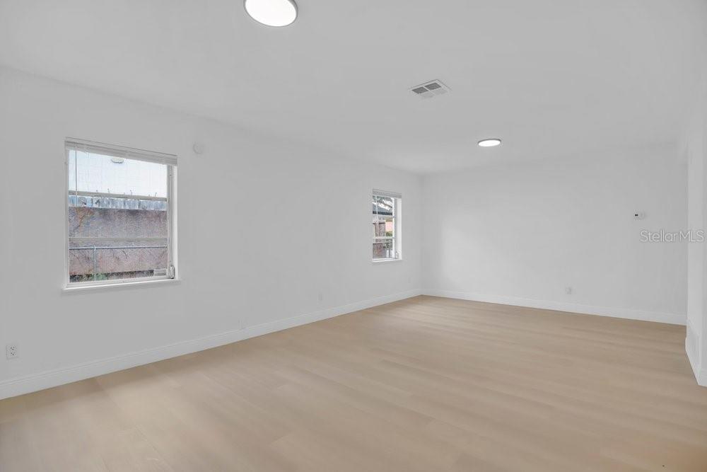 Image 16 of 41 For 1241 Manchester Road