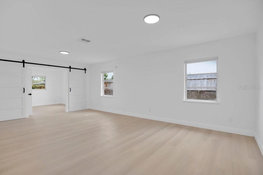 Image 17 of 41 For 1241 Manchester Road