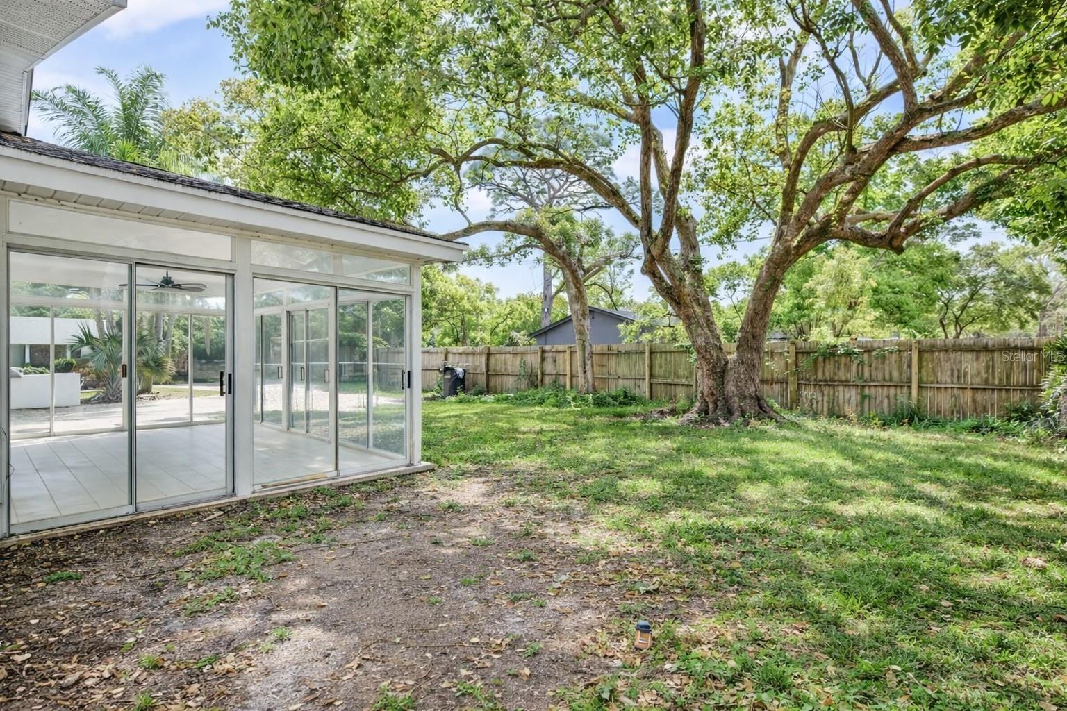 Image 4 of 41 For 1241 Manchester Road