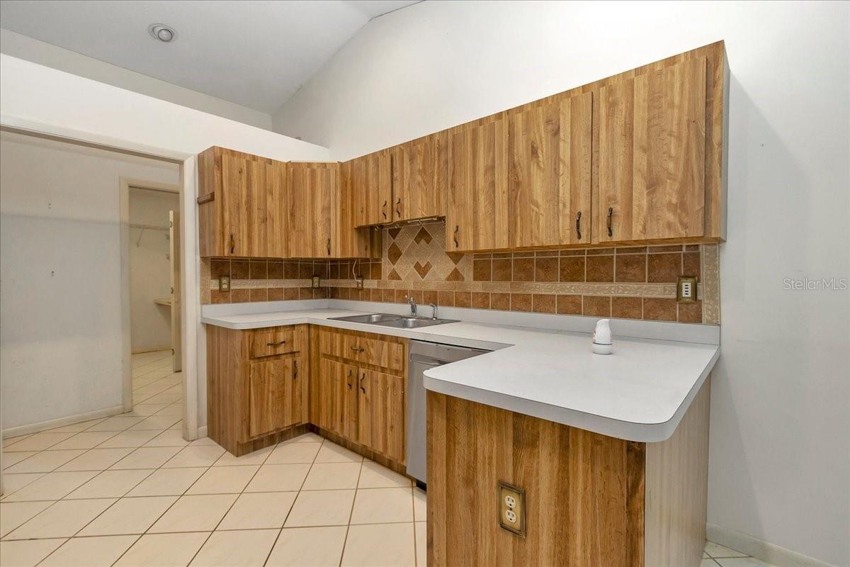 Image 9 of 29 For 5141 36th Avenue