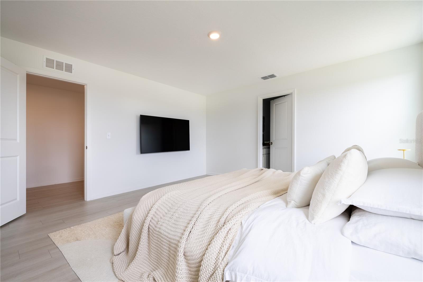 Image 24 of 28 For 8688 Sportsman Loop