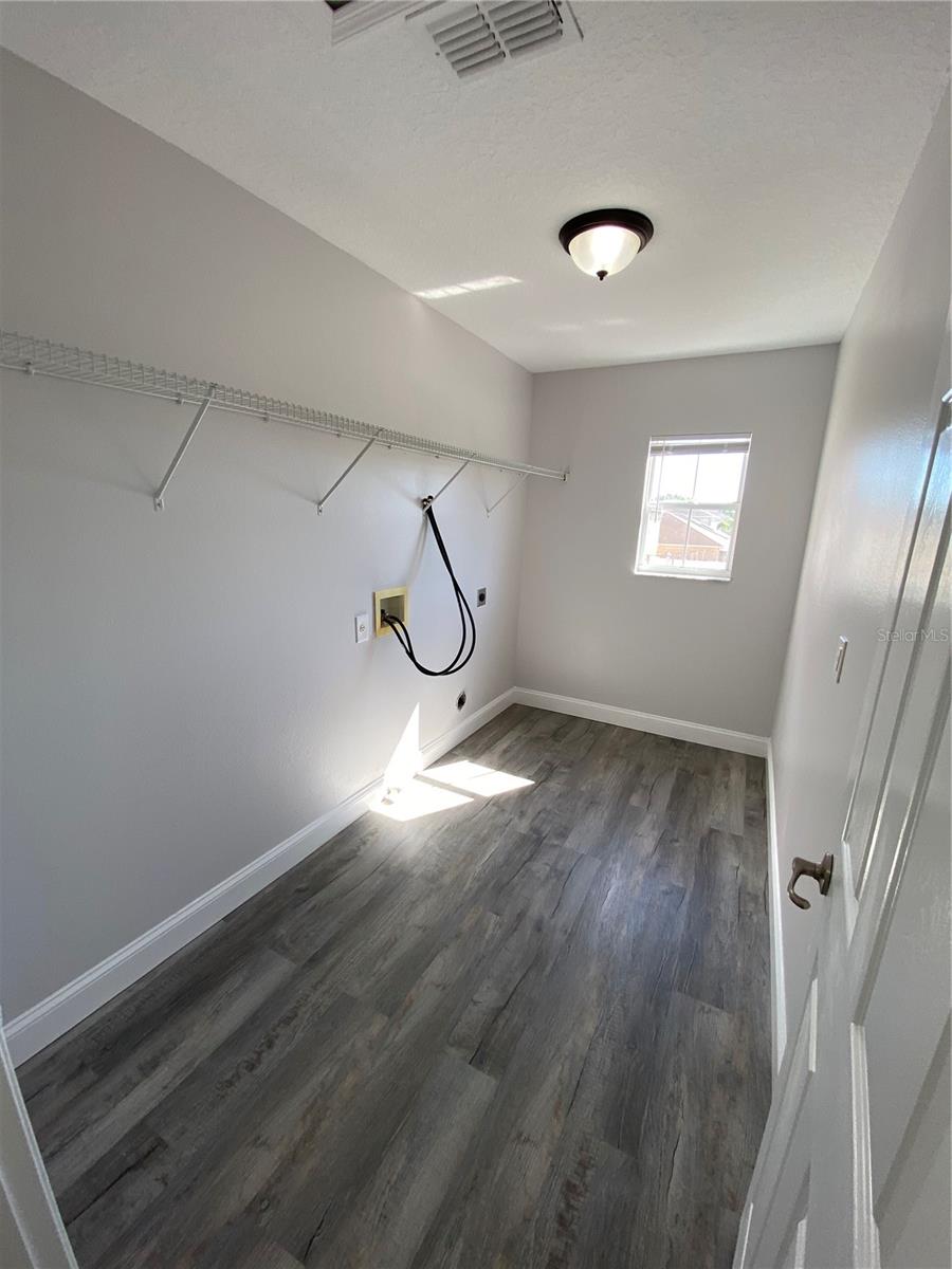 Image 54 of 64 For 319 Verdi Street