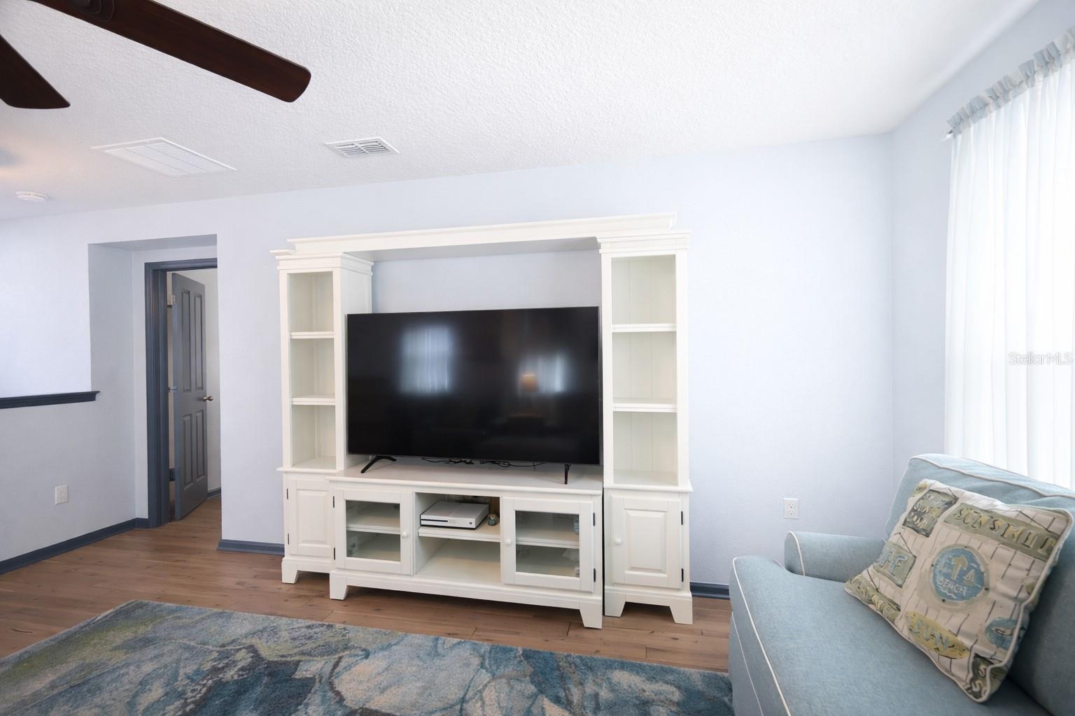 Listing photo id 14 for 2317 Avellino Avenue