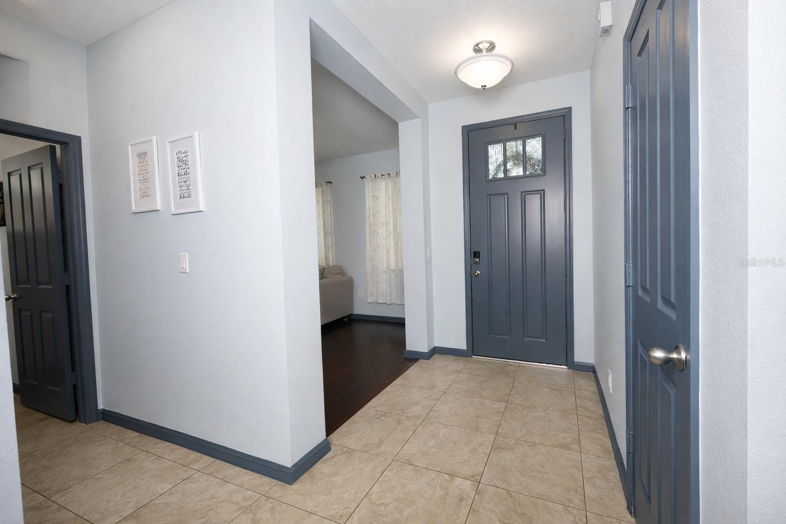 Listing photo id 0 for 2317 Avellino Avenue