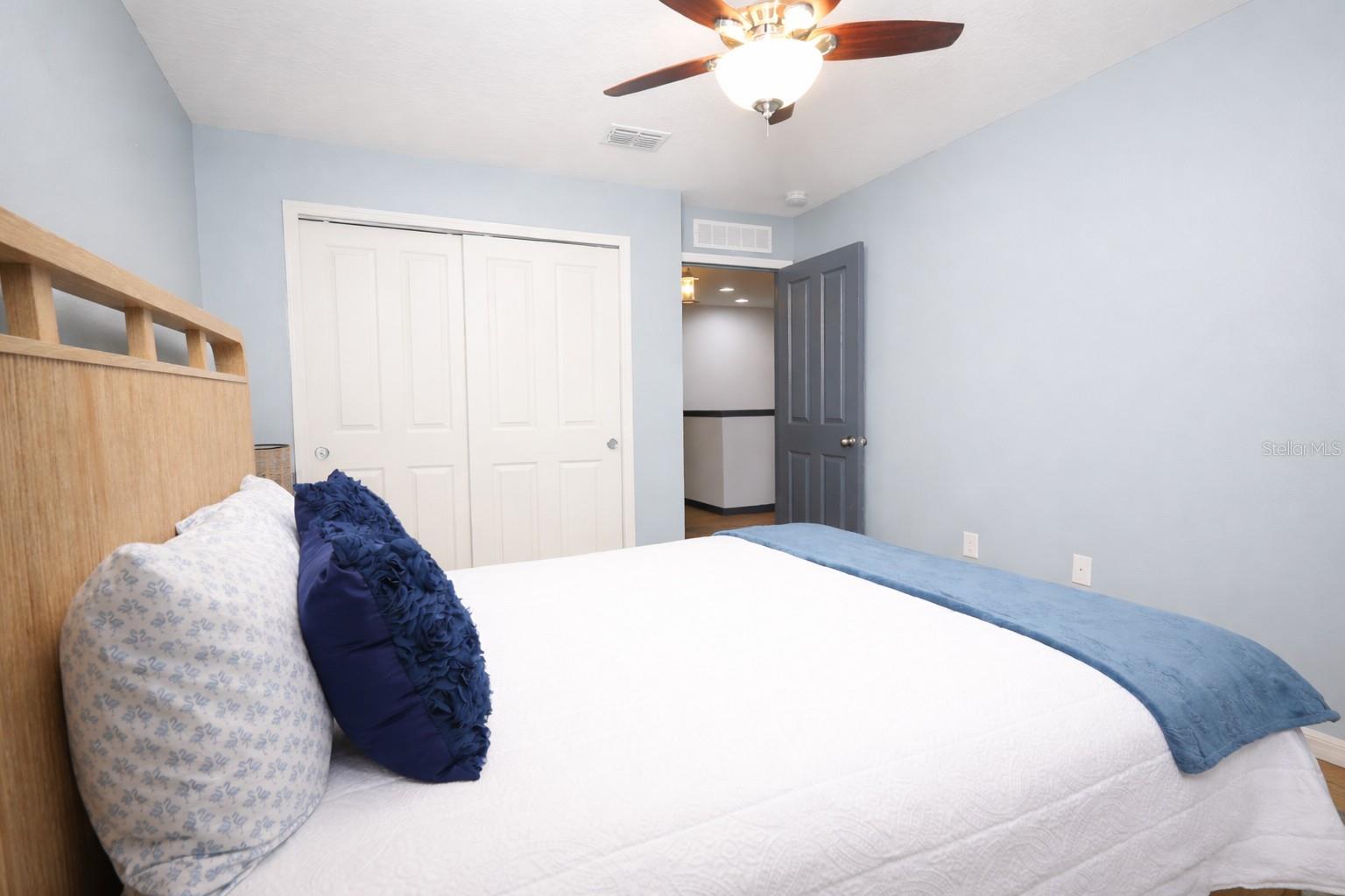 Listing photo id 24 for 2317 Avellino Avenue