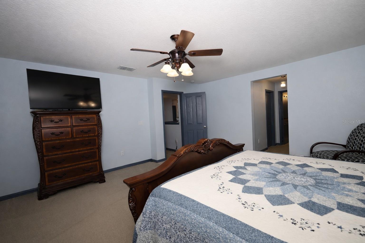 Listing photo id 29 for 2317 Avellino Avenue