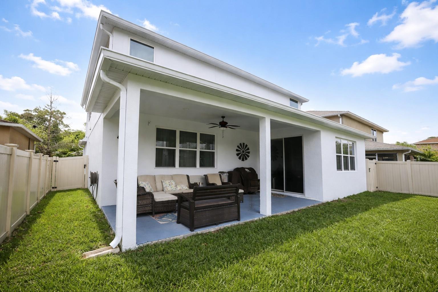 Listing photo id 33 for 2317 Avellino Avenue