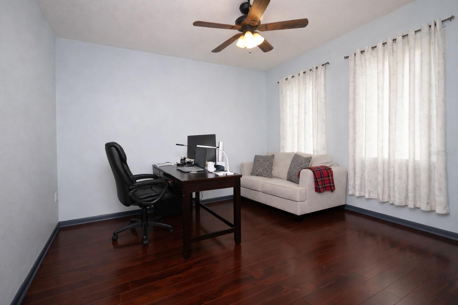 Listing photo id 2 for 2317 Avellino Avenue