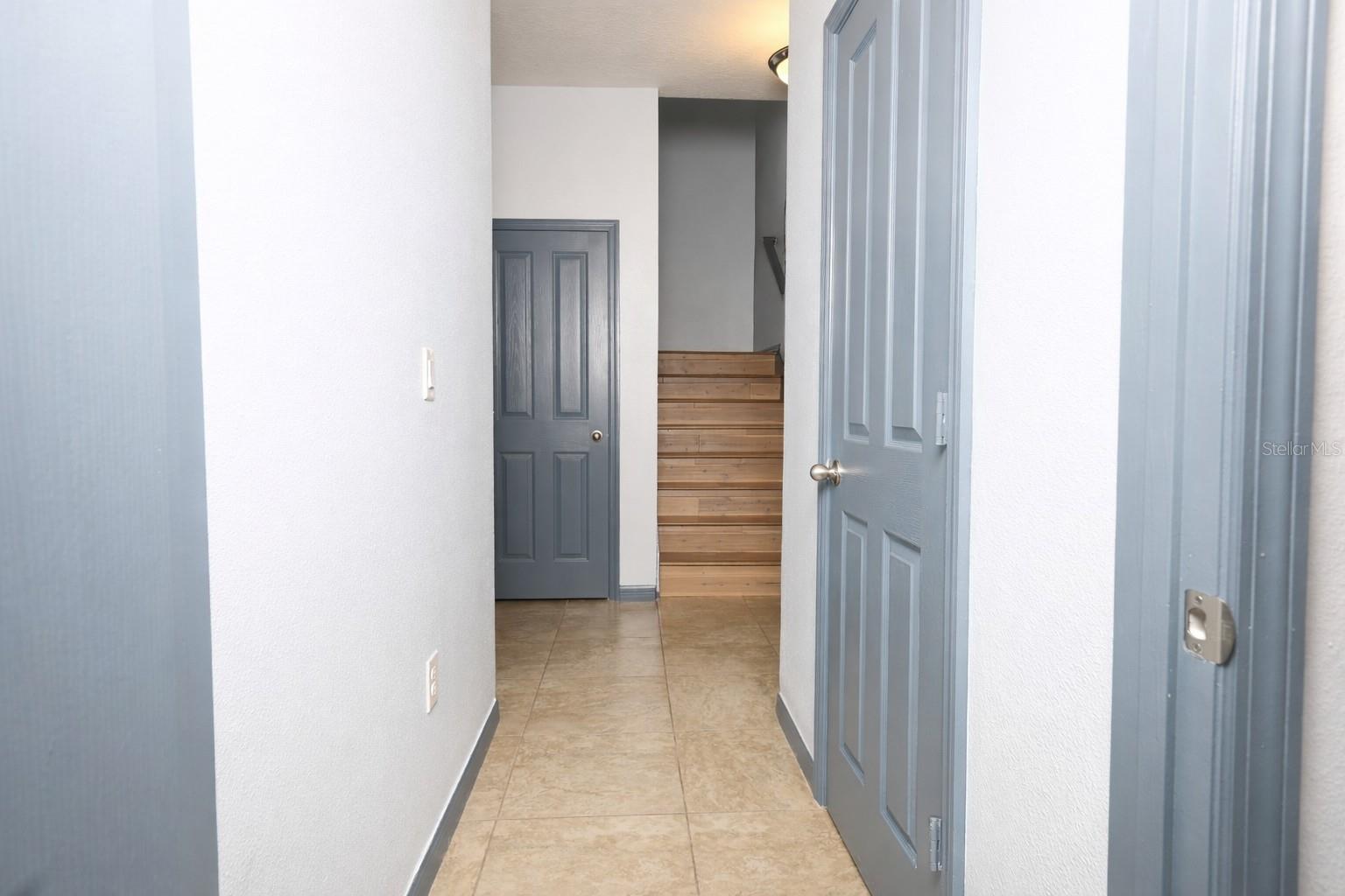 Listing photo id 5 for 2317 Avellino Avenue