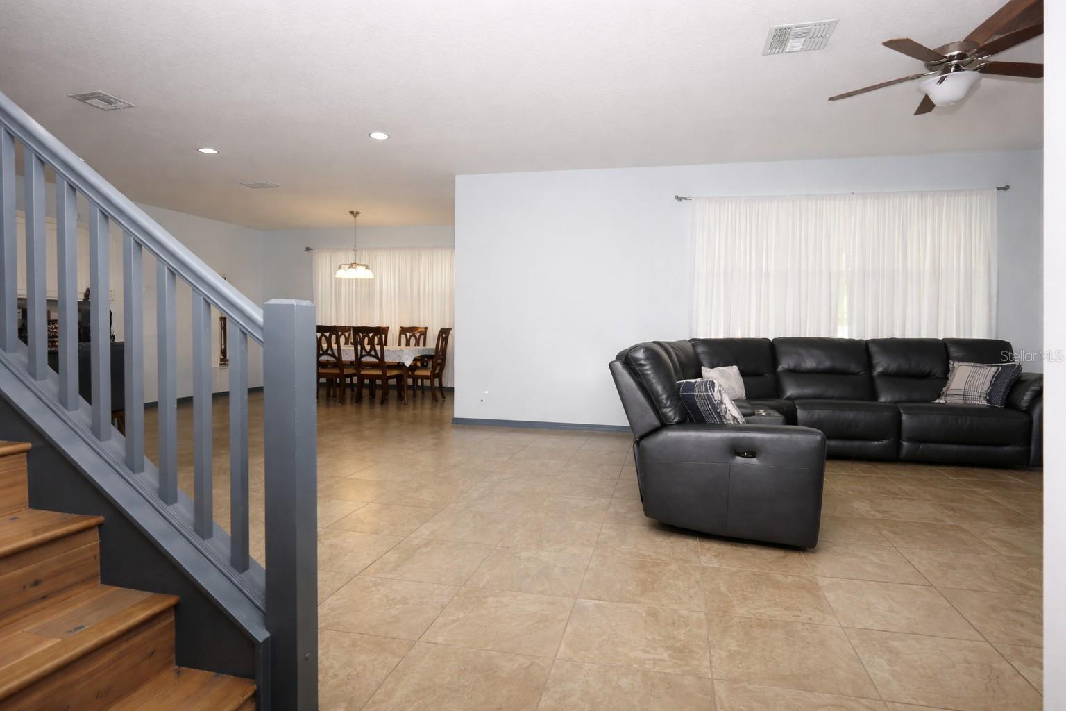 Listing photo id 6 for 2317 Avellino Avenue