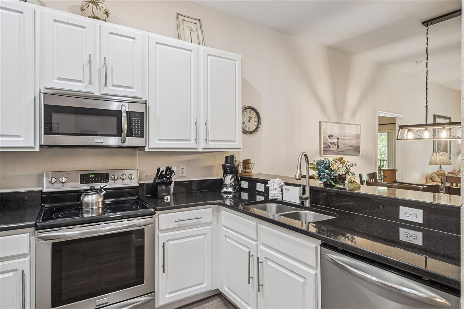 Image 13 of 57 For 810 Lucaya Loop