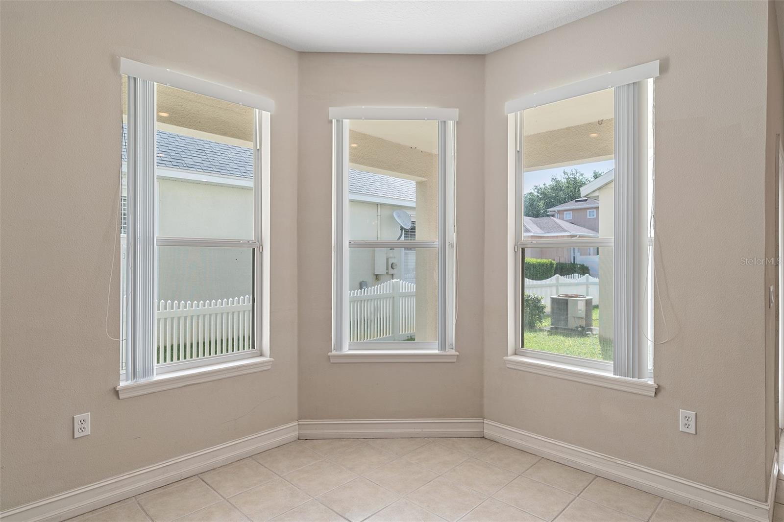 Image 12 of 72 For 3335 Primrose Willow Dr