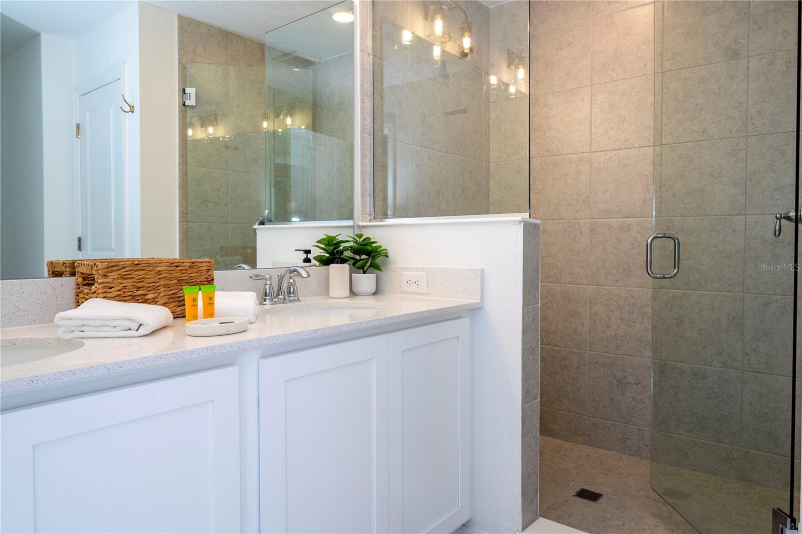 Image 26 of 51 For 686 Longboat Drive