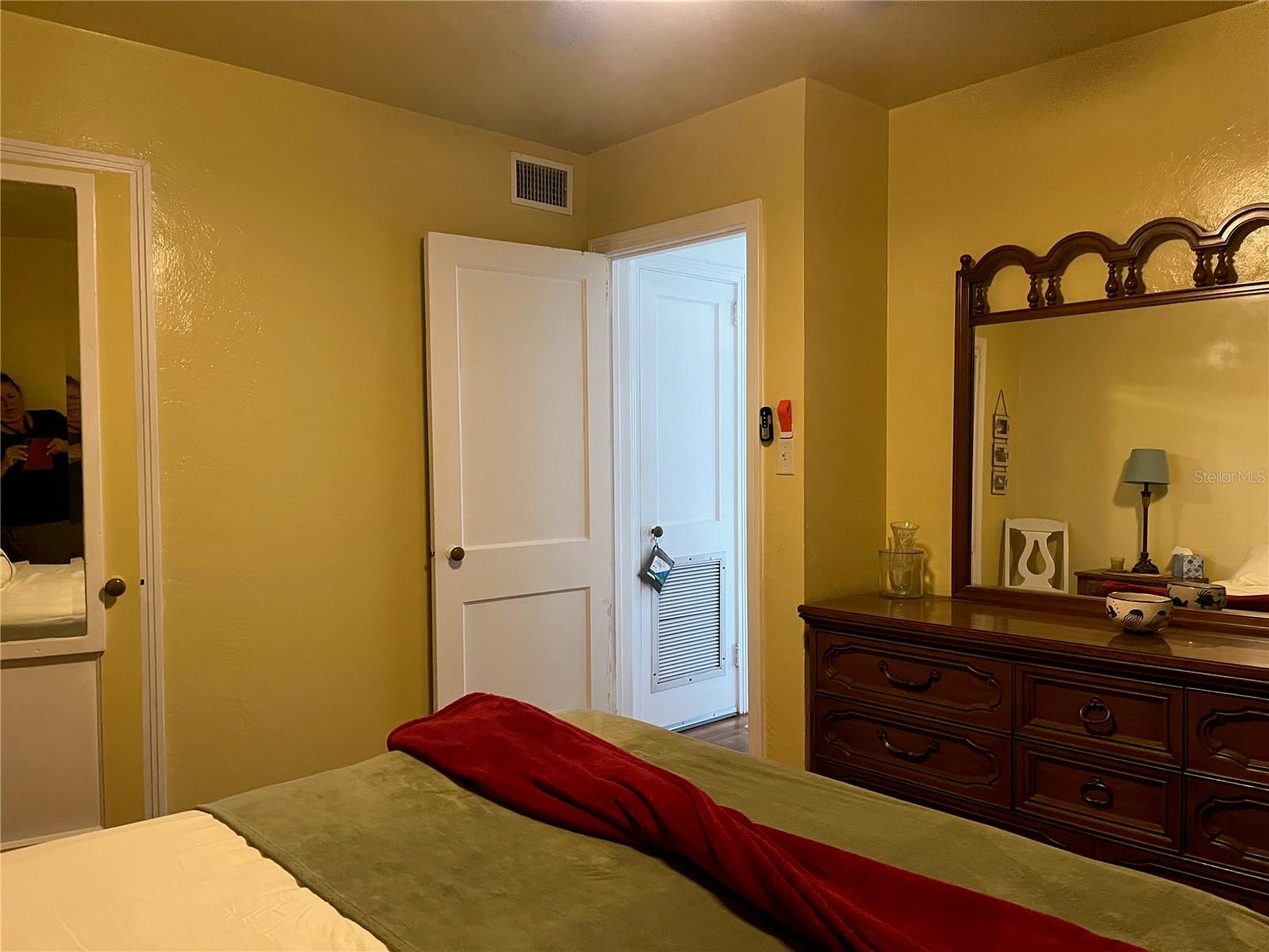 Image 16 of 19 For 328 Sears Avenue