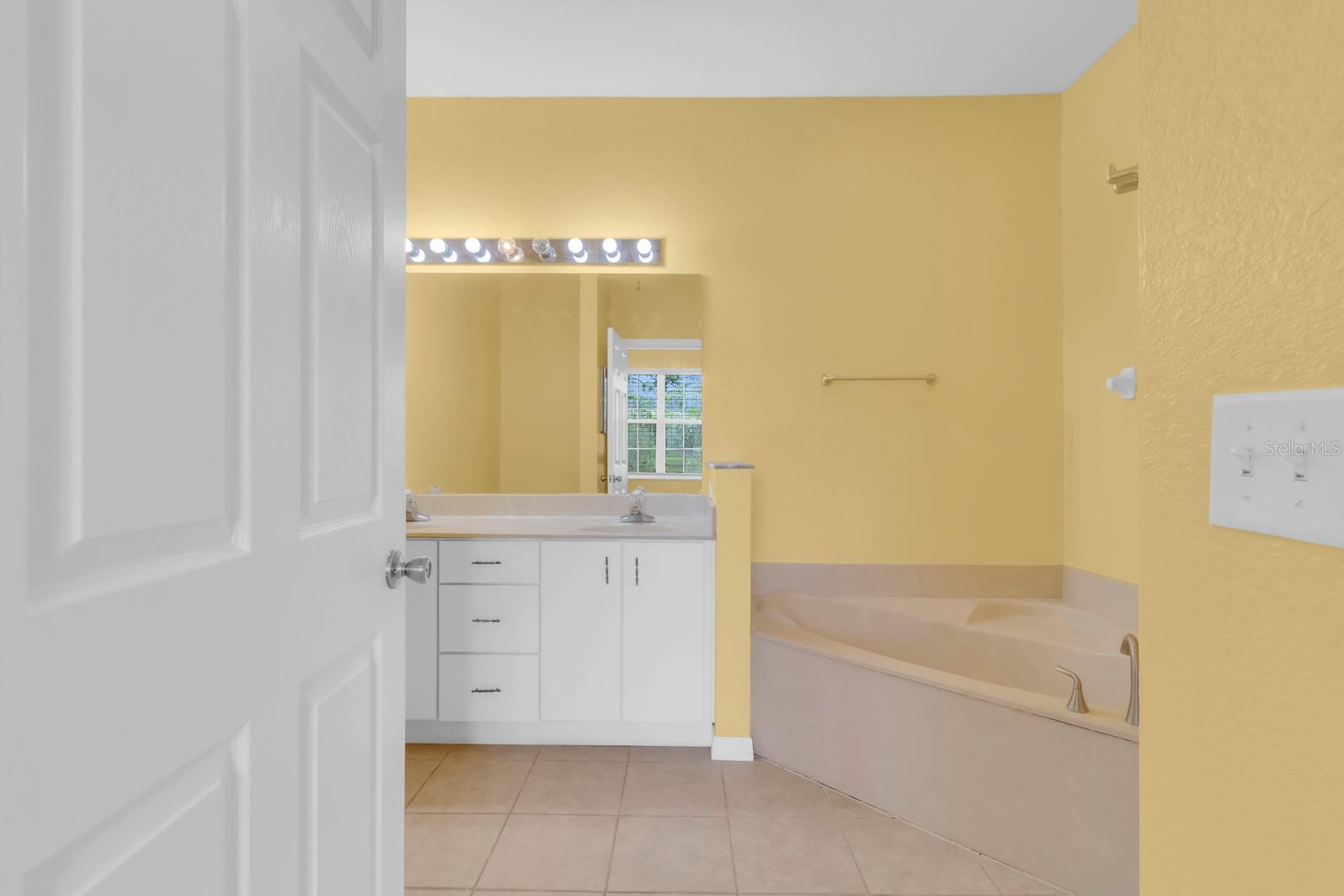 Image 19 of 34 For 13201 Indian Creek Drive B