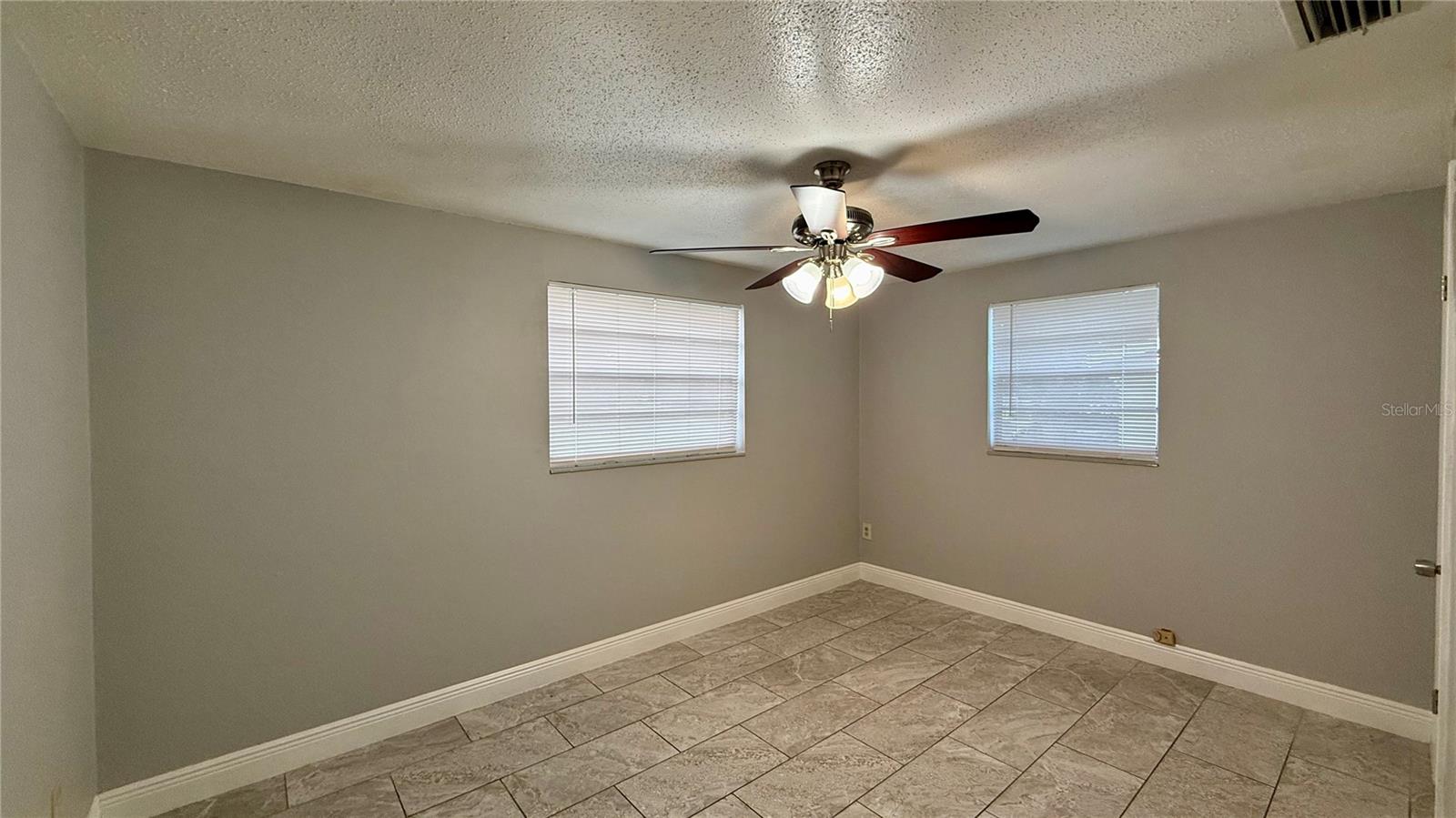 Image 11 of 16 For 724 Lincoln Street