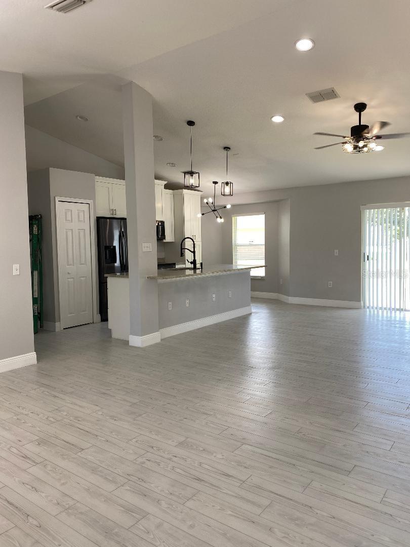 Image 6 of 13 For 443 Flamingo Court