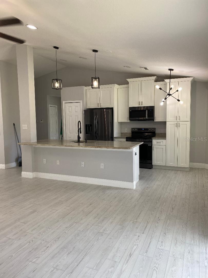 Image 7 of 13 For 443 Flamingo Court