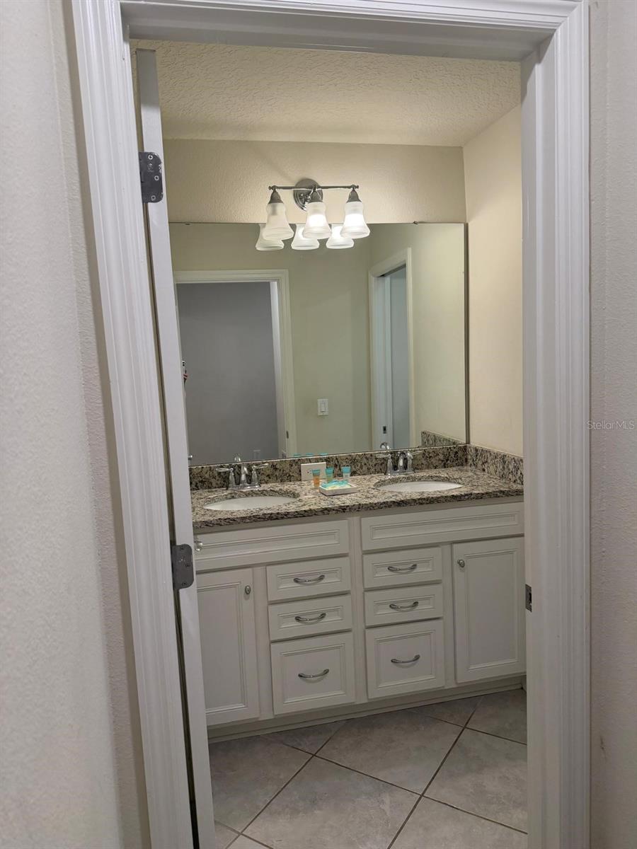 Image 35 of 56 For 5517 Misty Oak Circle