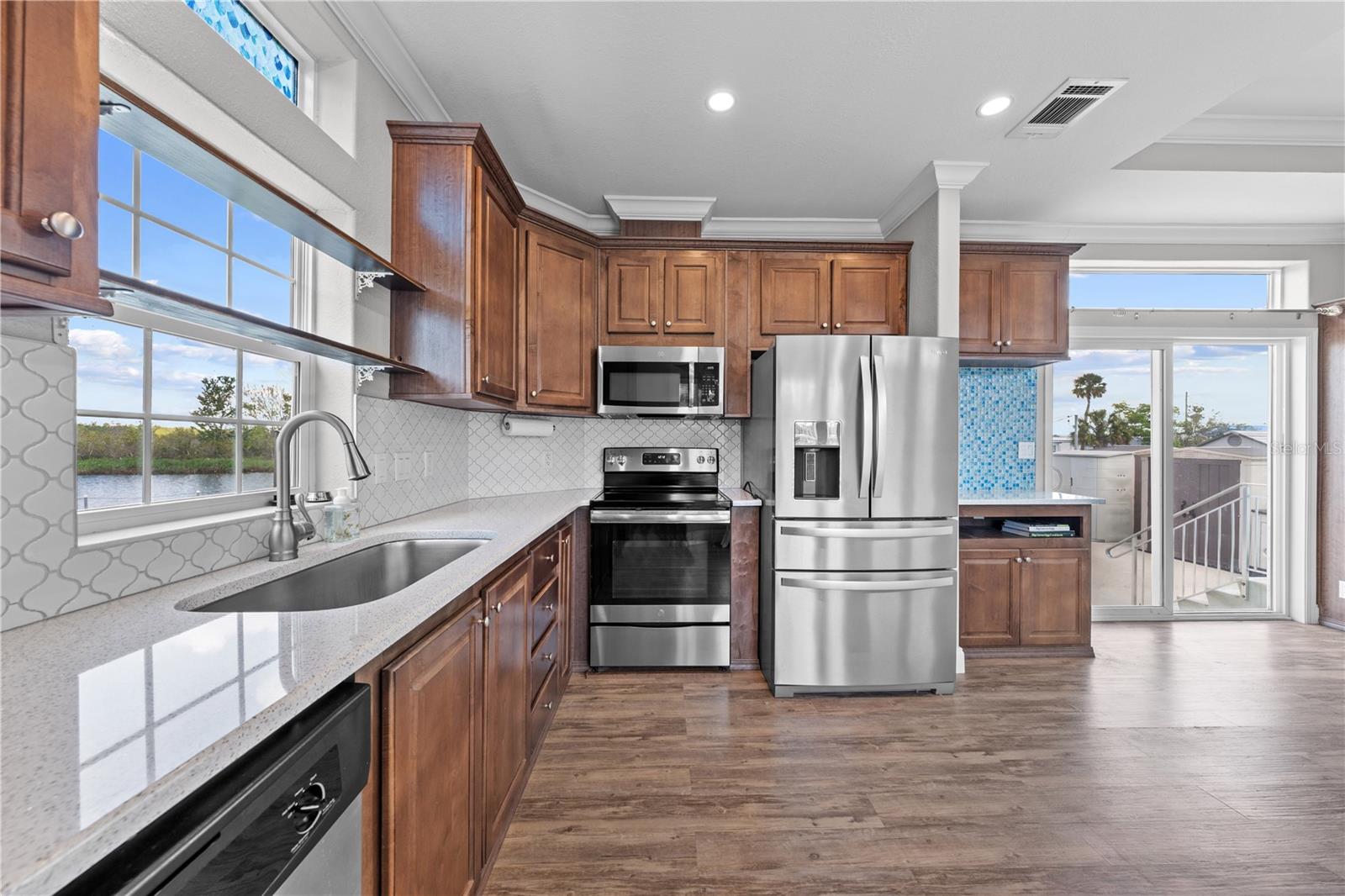 Image 11 of 53 For 1315 Pine Island Dr N