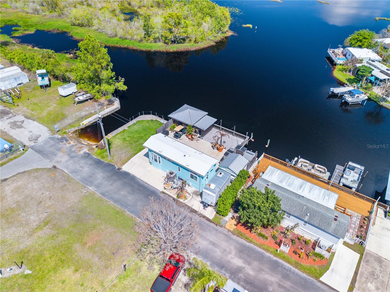 Image 23 of 53 For 1315 Pine Island Dr N