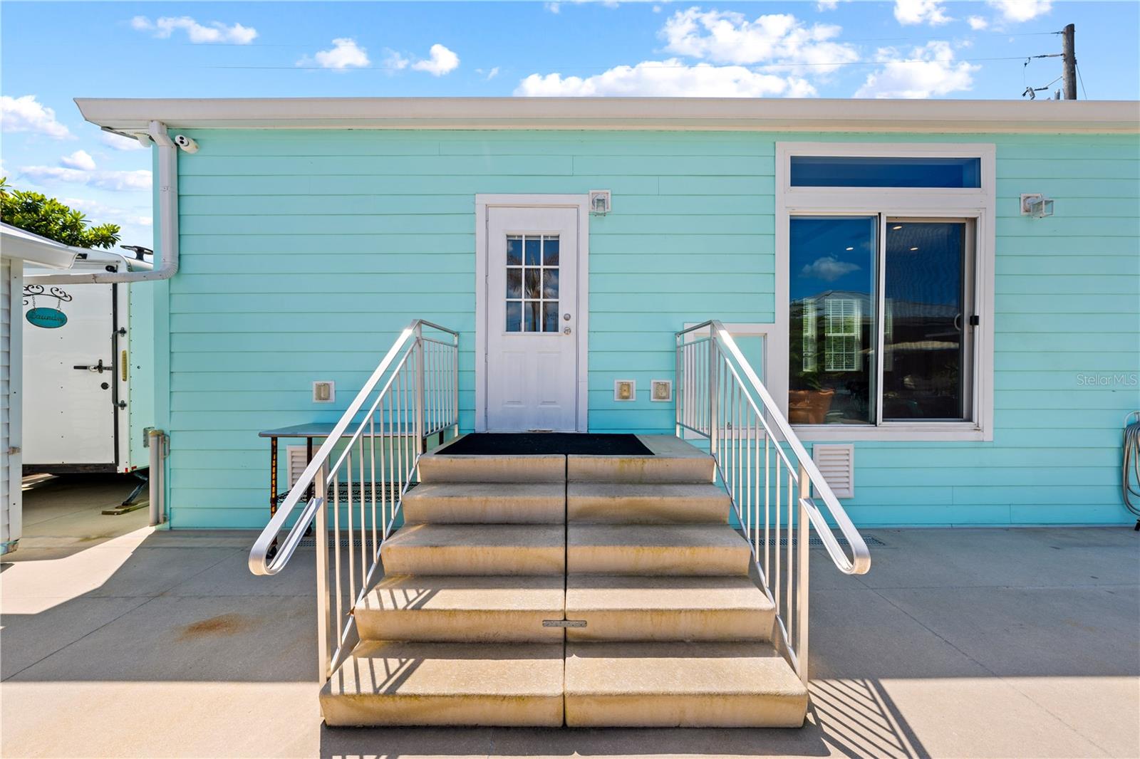 Image 5 of 53 For 1315 Pine Island Dr N