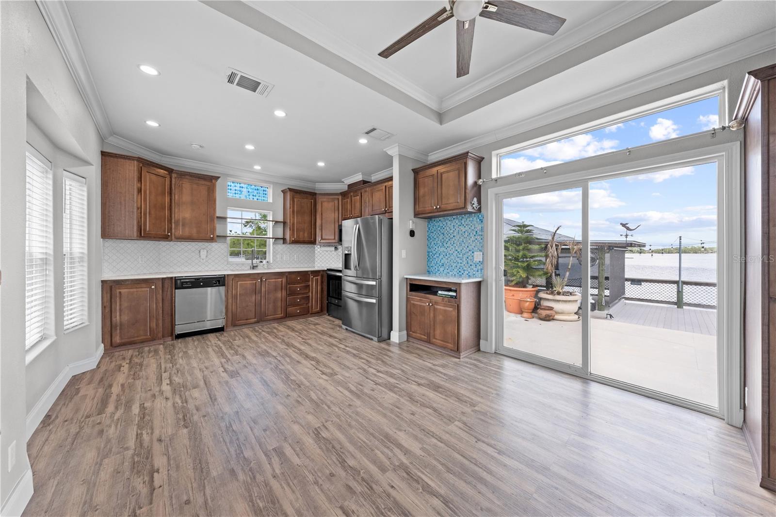 Image 7 of 53 For 1315 Pine Island Dr N