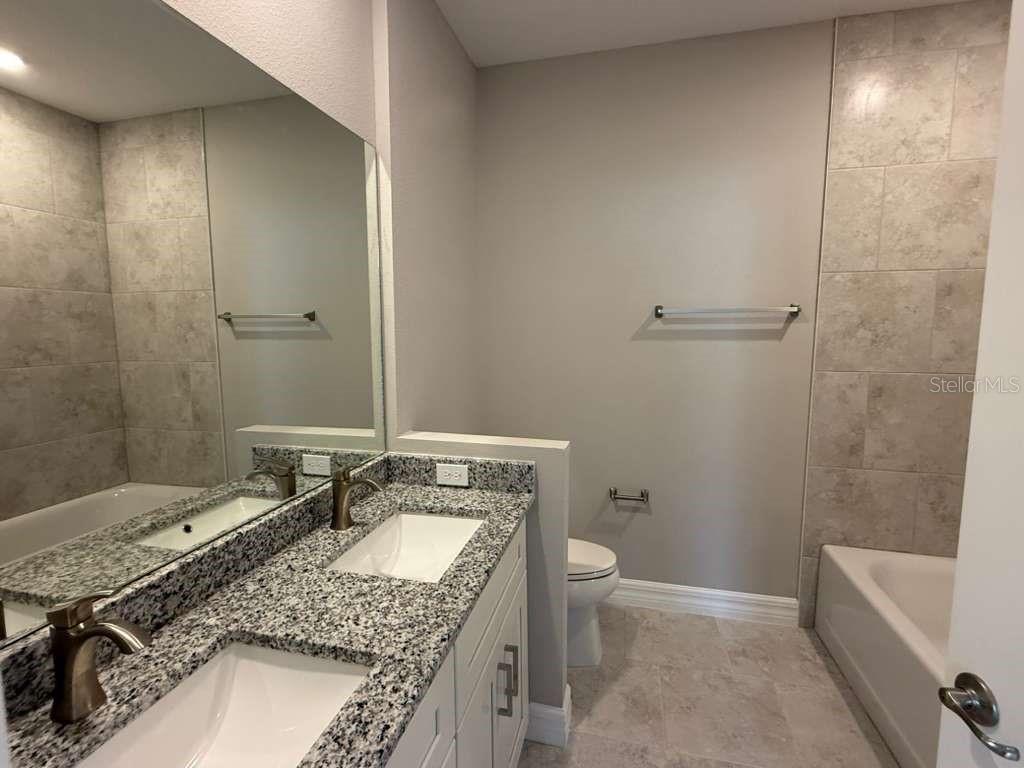 Image 17 of 26 For 438 Awin Circle Se