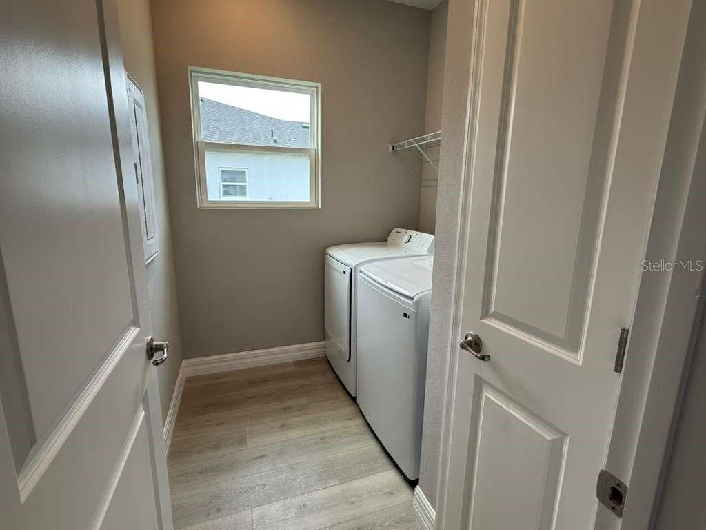 Image 21 of 26 For 438 Awin Circle Se