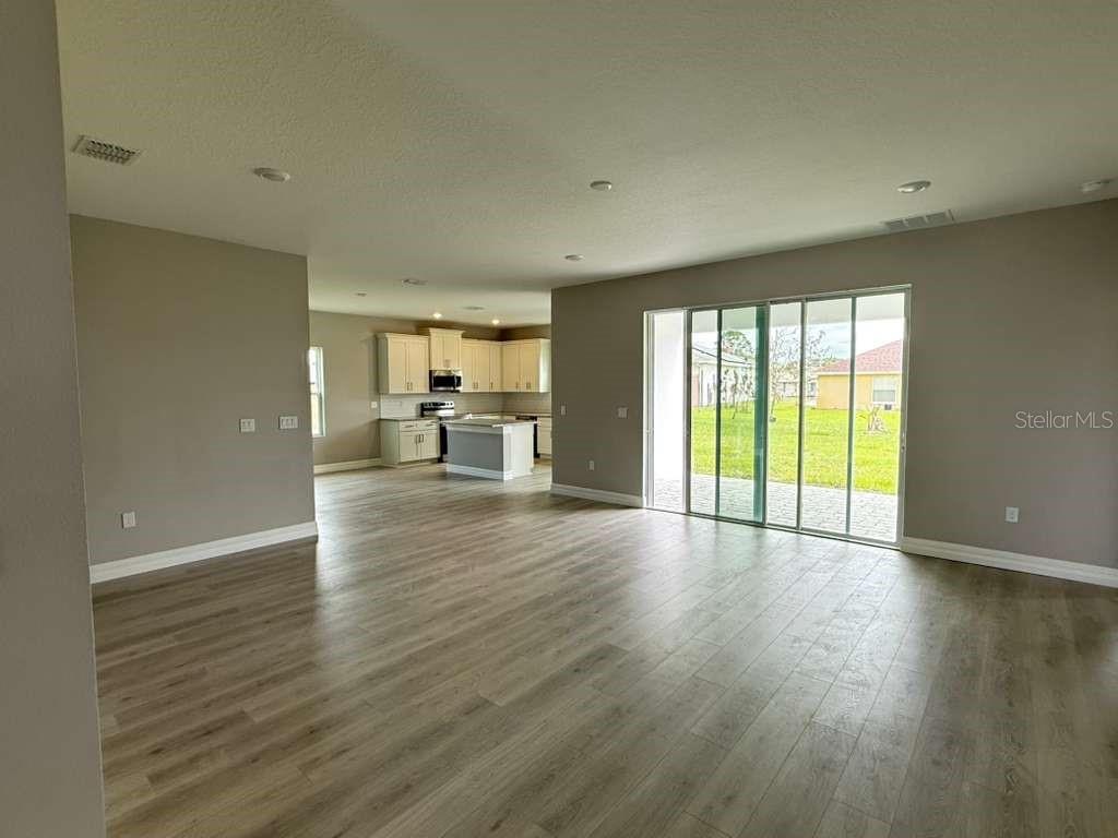 Image 8 of 26 For 438 Awin Circle Se