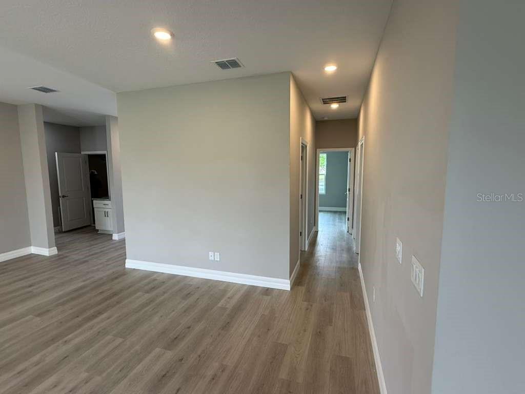 Image 9 of 26 For 438 Awin Circle Se