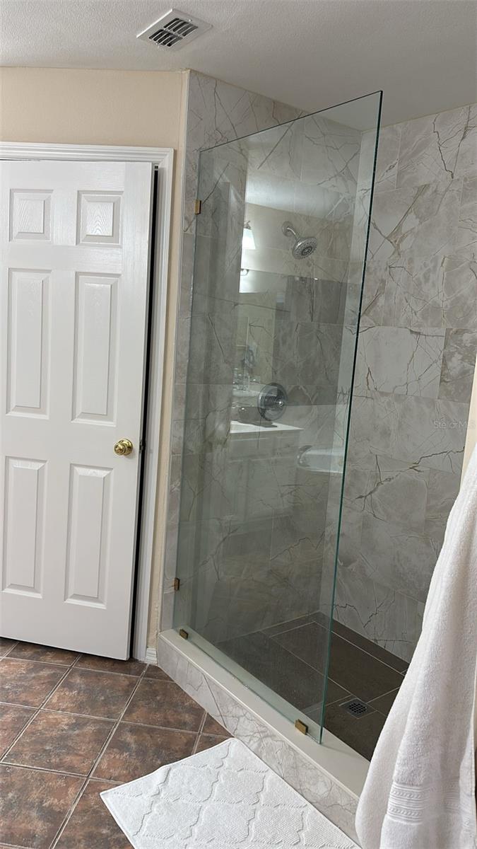 Image 5 of 12 For 1142 Lake Biscayne Way