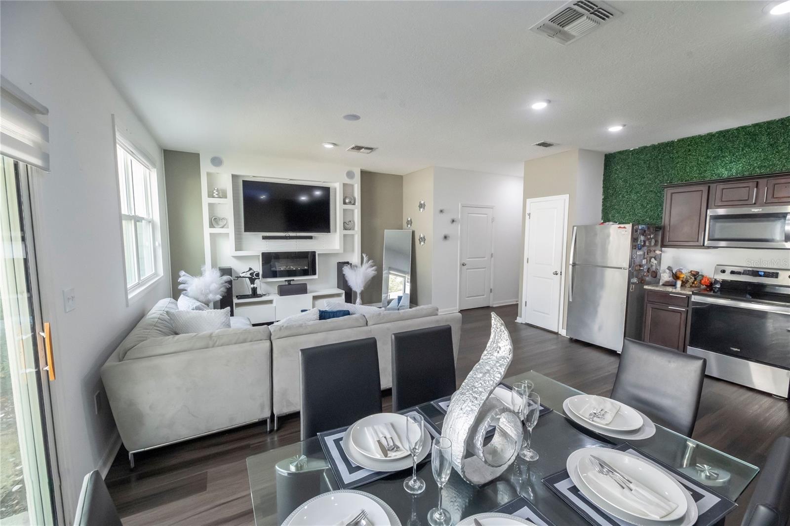 Image 11 of 41 For 844 Grandin Street