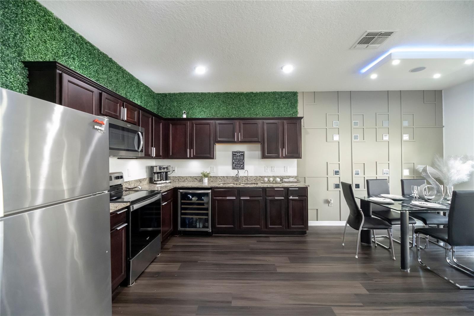 Image 13 of 41 For 844 Grandin Street