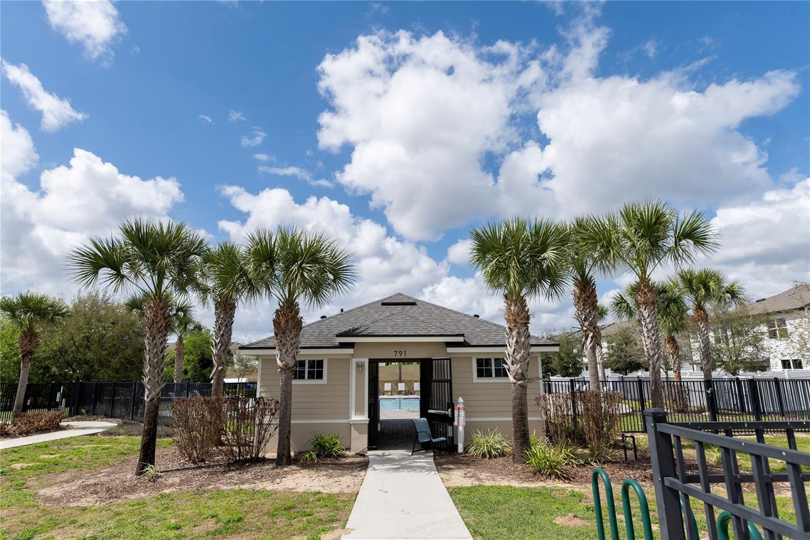 Image 32 of 41 For 844 Grandin Street