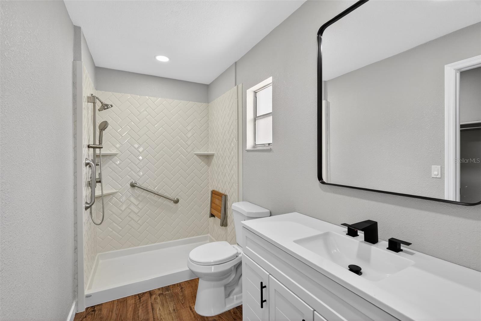 Image 11 of 34 For 825 Rill Drive