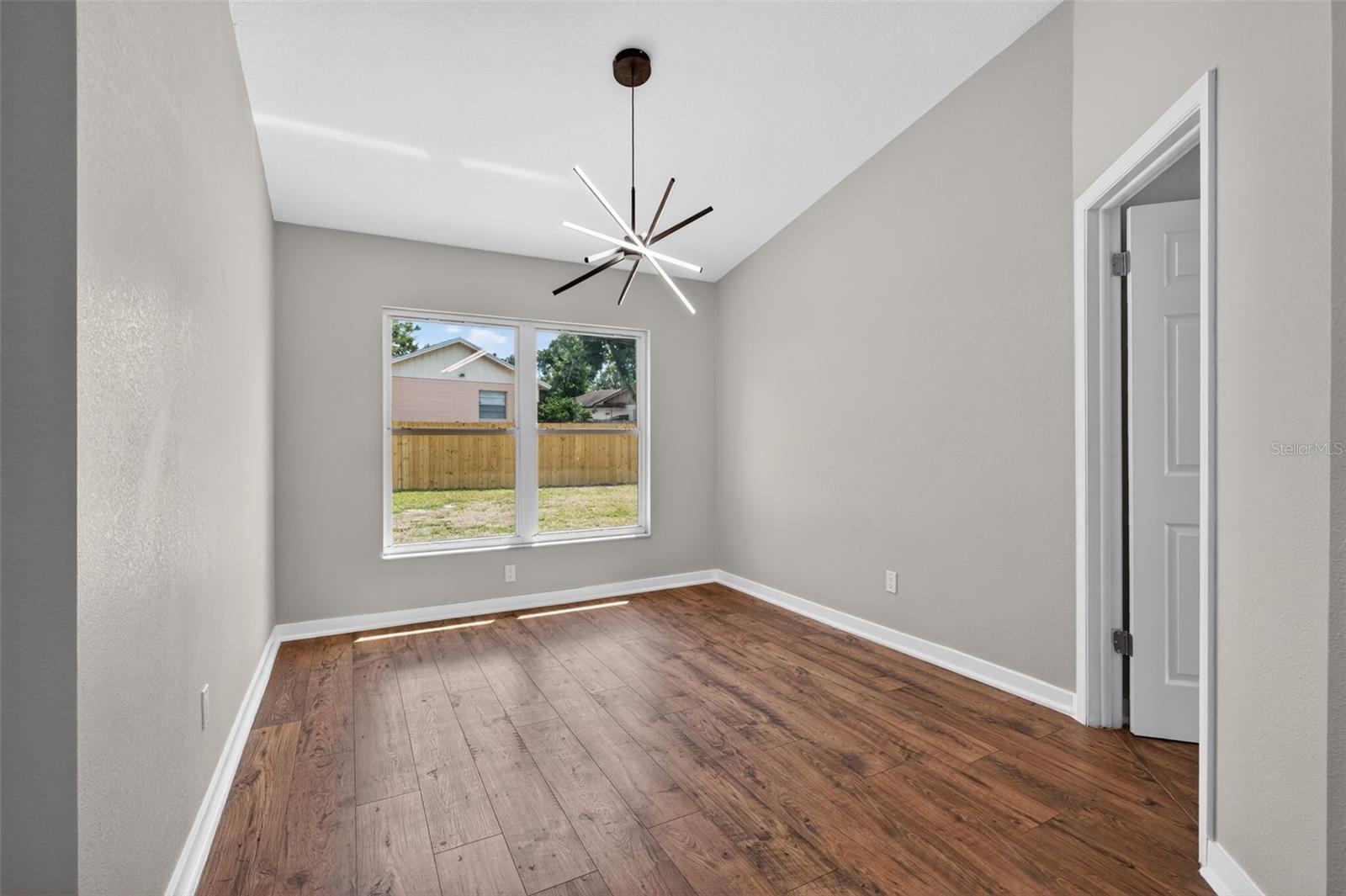 Image 16 of 34 For 825 Rill Drive