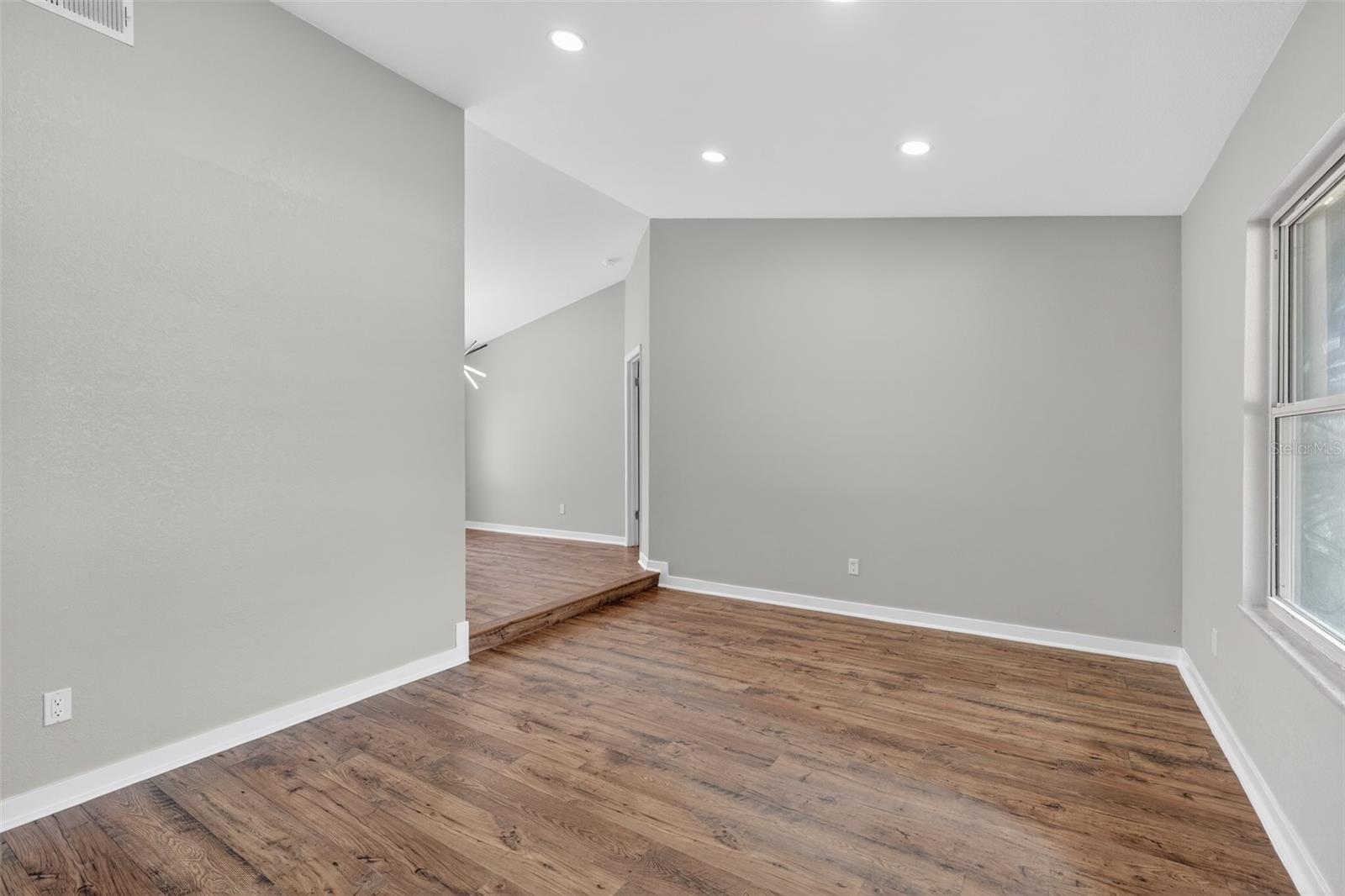 Image 20 of 34 For 825 Rill Drive