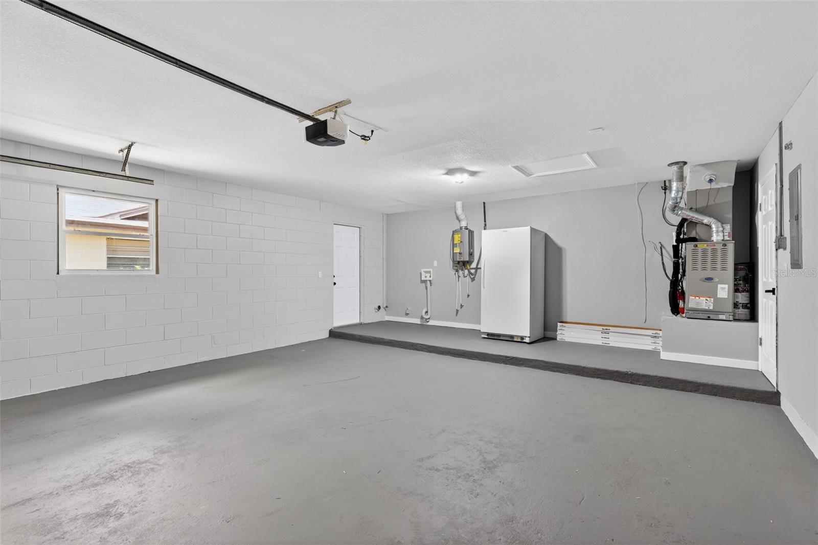 Image 24 of 34 For 825 Rill Drive