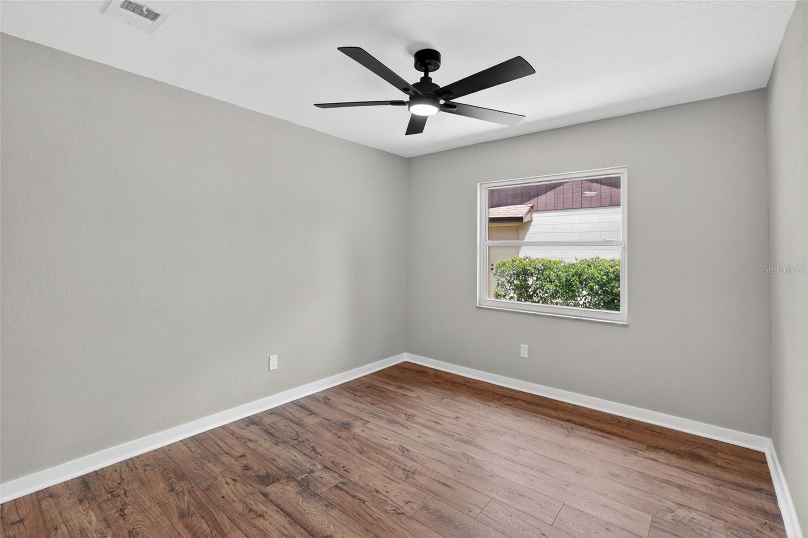 Image 26 of 34 For 825 Rill Drive