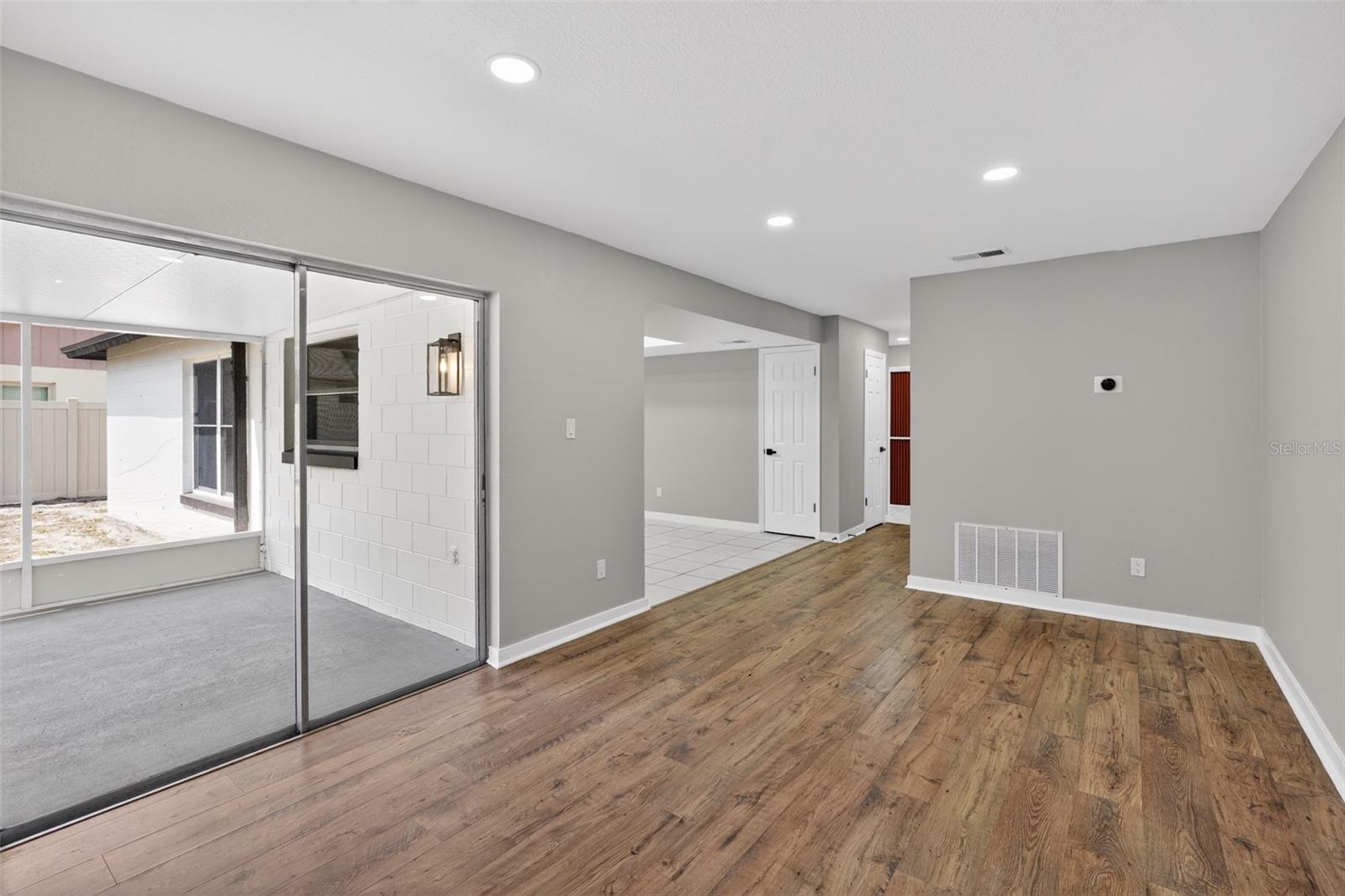 Image 28 of 34 For 825 Rill Drive