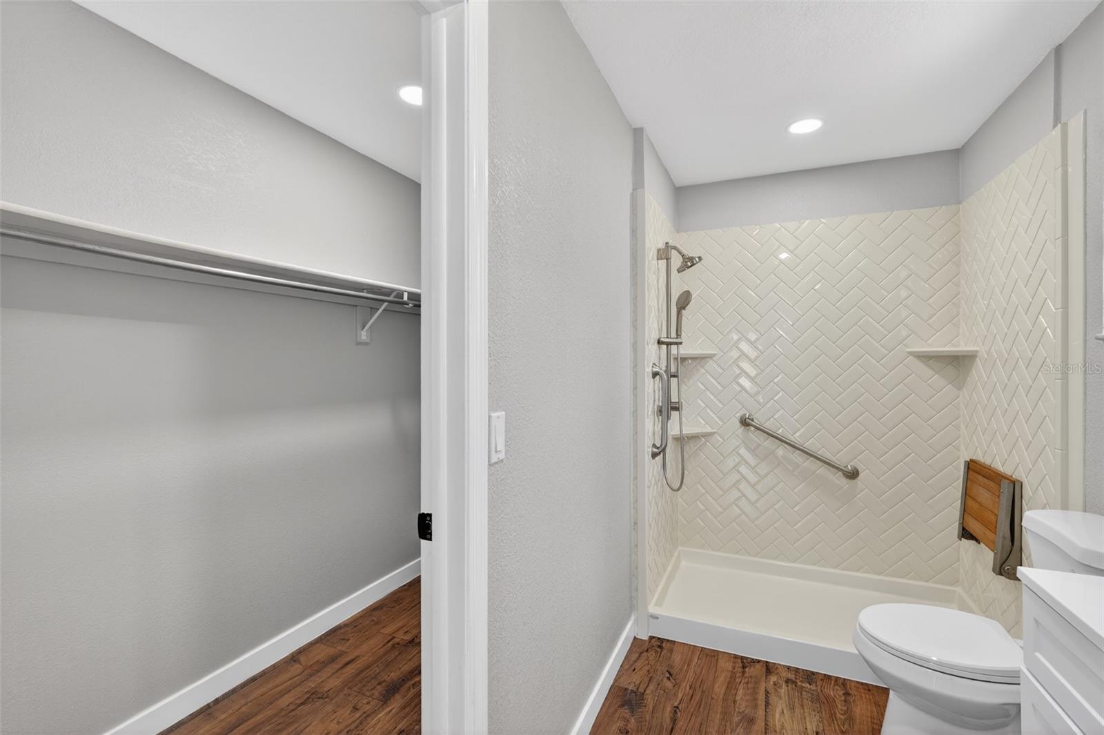 Image 8 of 34 For 825 Rill Drive