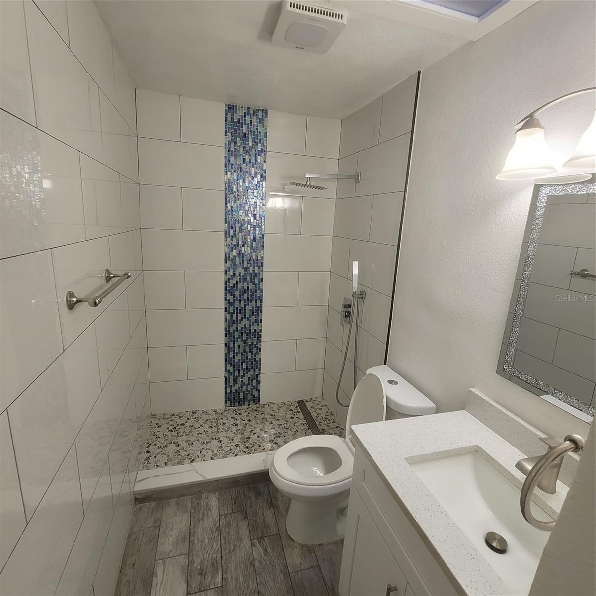 Image 10 of 12 For 409 Lakeland Avenue