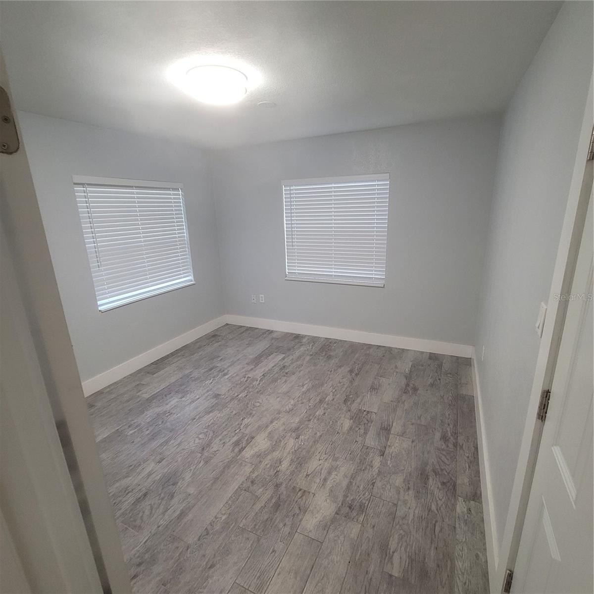 Image 2 of 12 For 409 Lakeland Avenue