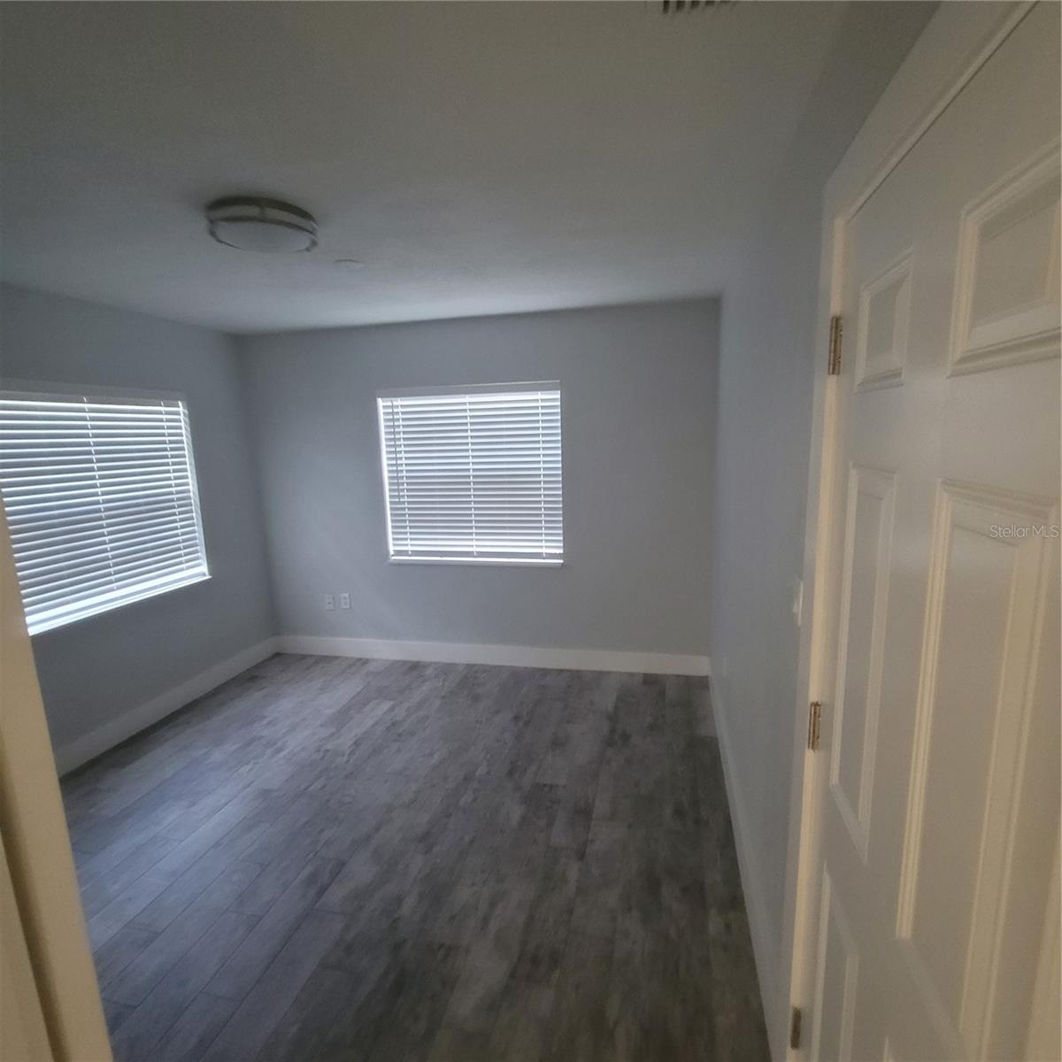 Image 3 of 12 For 409 Lakeland Avenue