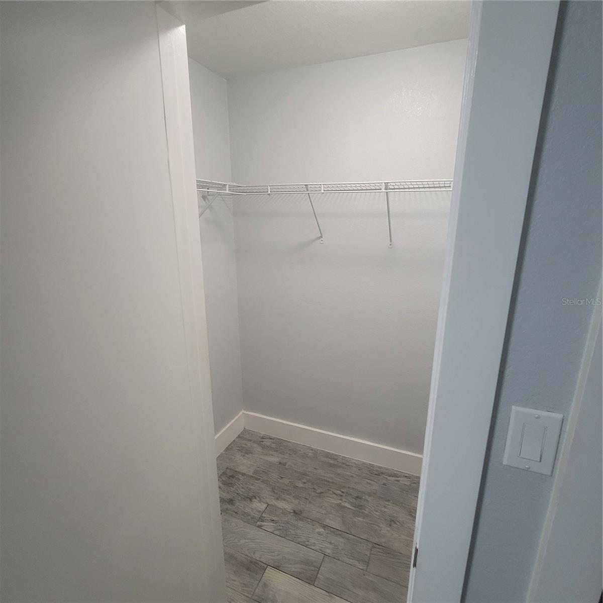 Image 7 of 12 For 409 Lakeland Avenue