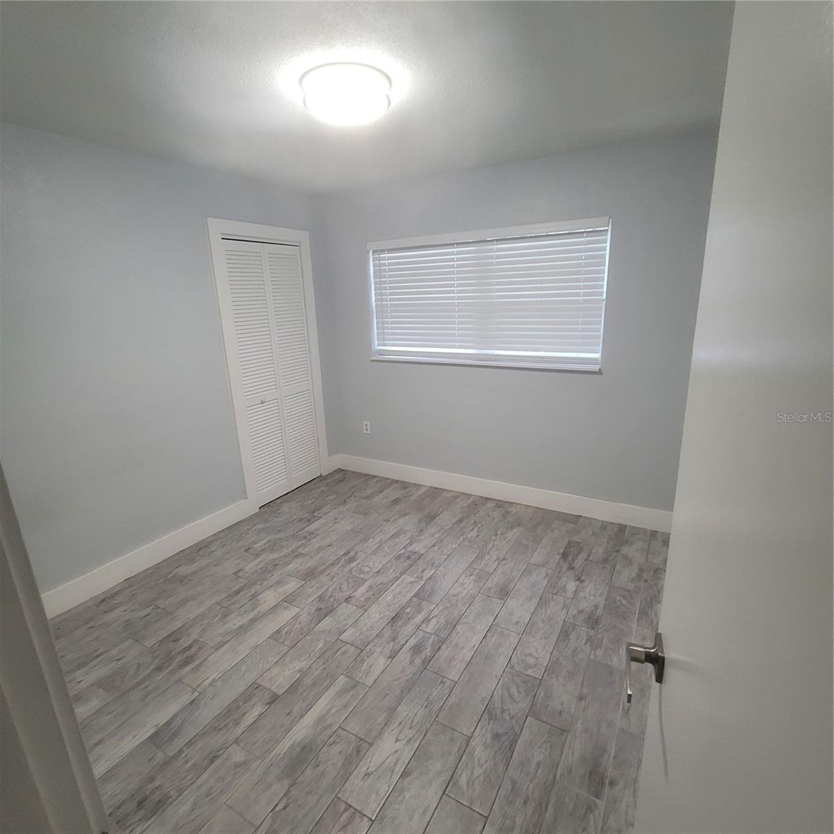 Image 9 of 12 For 409 Lakeland Avenue