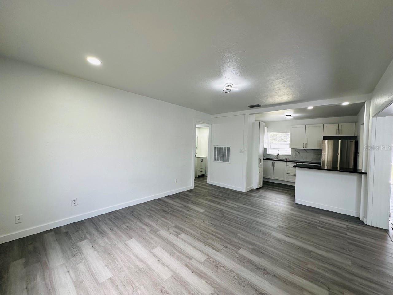 Image 10 of 37 For 136 Lynbrook Drive