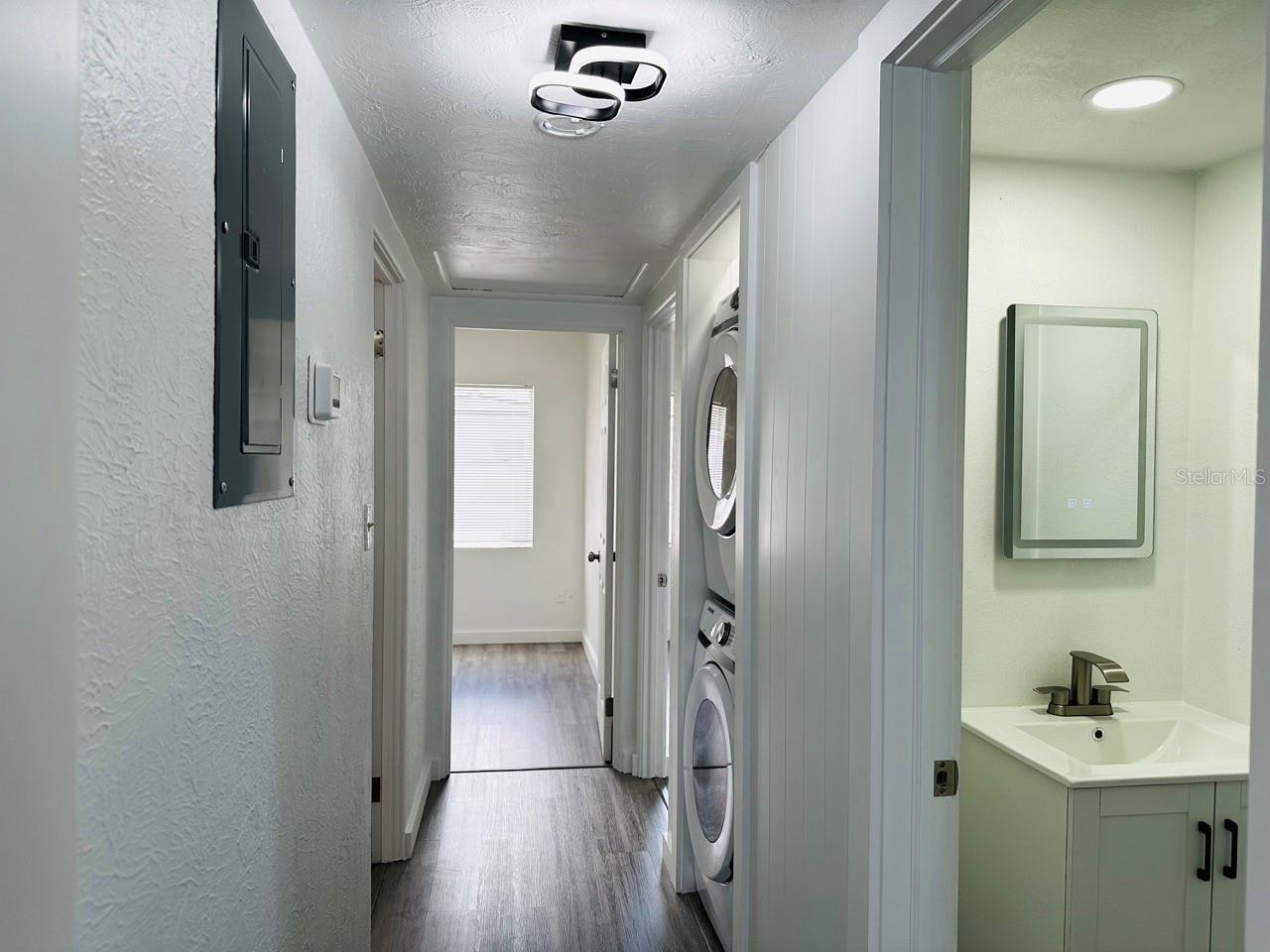 Image 11 of 37 For 136 Lynbrook Drive